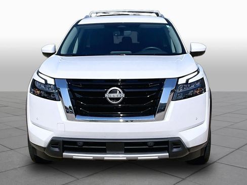 Used 2025 Nissan Pathfinder SL w/ Cargo Package AWD/4WD image 4
