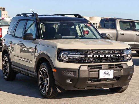 Used 2025 Ford Bronco Sport Outer Banks AWD/4WD image 3