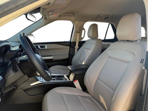 Used 2023 Ford Explorer XLT w/ Equipment Group 202A image 9