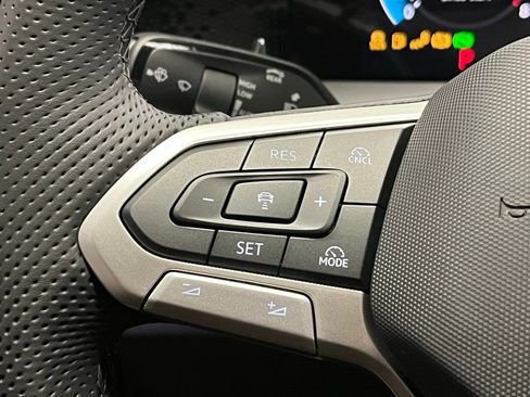 New 2026 Volkswagen Tiguan SE R-Line FWD image 27