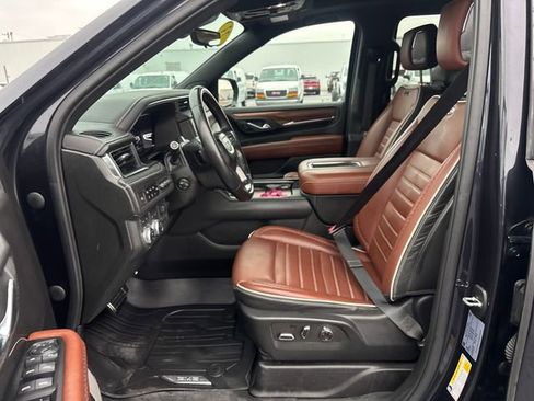 Used 2023 GMC Yukon XL Denali Ultimate AWD/4WD image 11