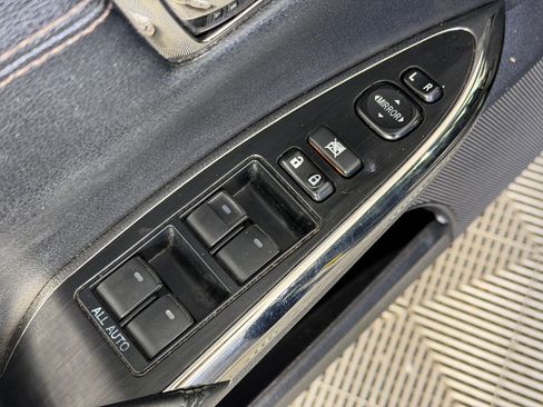 Used 2015 Toyota Avalon XLE Premium image 12