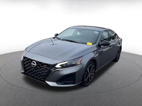 Used 2025 Nissan Altima 2.5 SR image 4