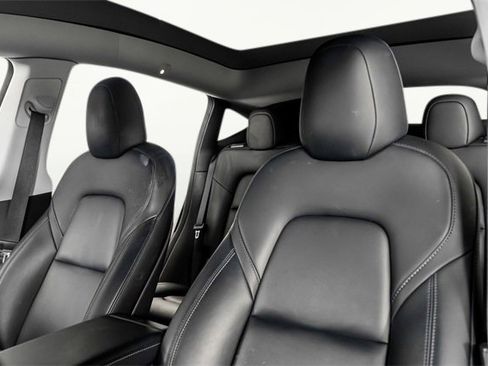 Used 2022 Tesla Model Y Long Range image 3