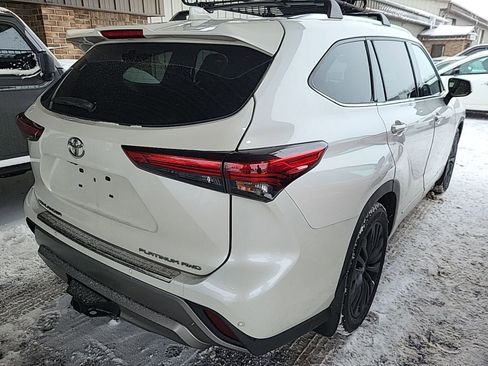 Used 2021 Toyota Highlander Platinum image 3