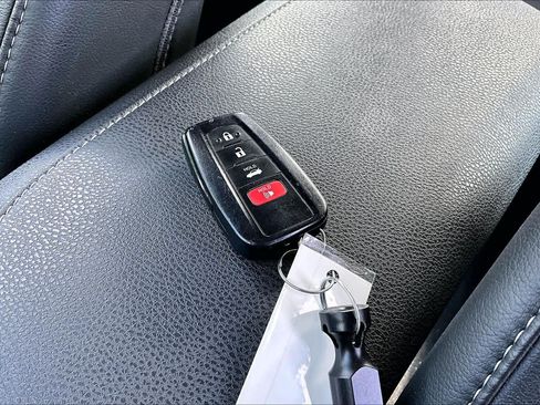 Used 2024 Toyota Camry XSE FWD image 15