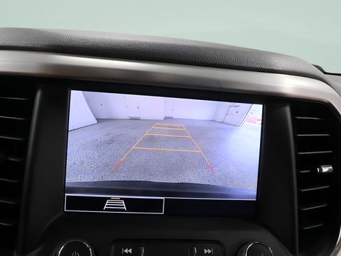 Used 2023 GMC Acadia SLE w/ Driver Convenience Package FWD image 9