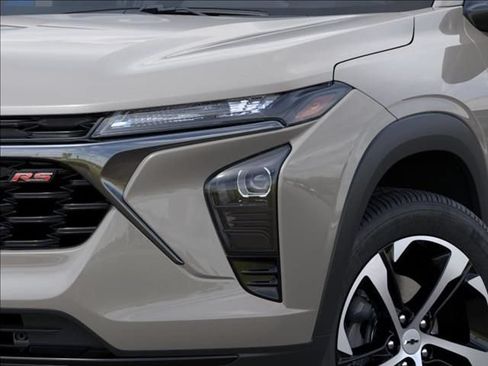New 2026 Chevrolet Trax RS w/ Sunroof Package FWD image 11