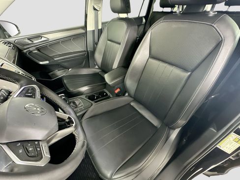 Certified 2022 Volkswagen Tiguan SE w/ Panoramic Sunroof Package image 19