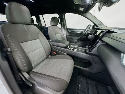 Used 2025 GMC Acadia Elevation image 15