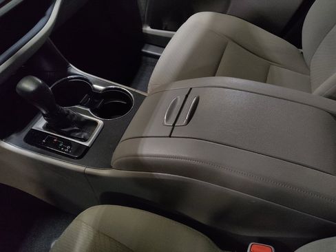 Used 2019 Toyota Highlander LE FWD image 26