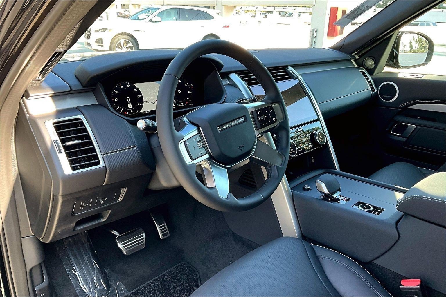 New 2026 Land Rover Discovery Limited Edition AWD/4WD image 4