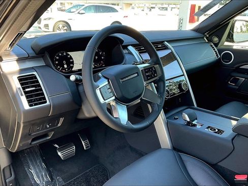 New 2026 Land Rover Discovery Limited Edition image 4