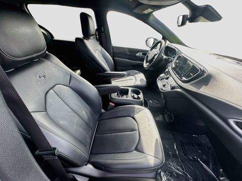 Used 2024 Chrysler Pacifica Limited FWD image 28
