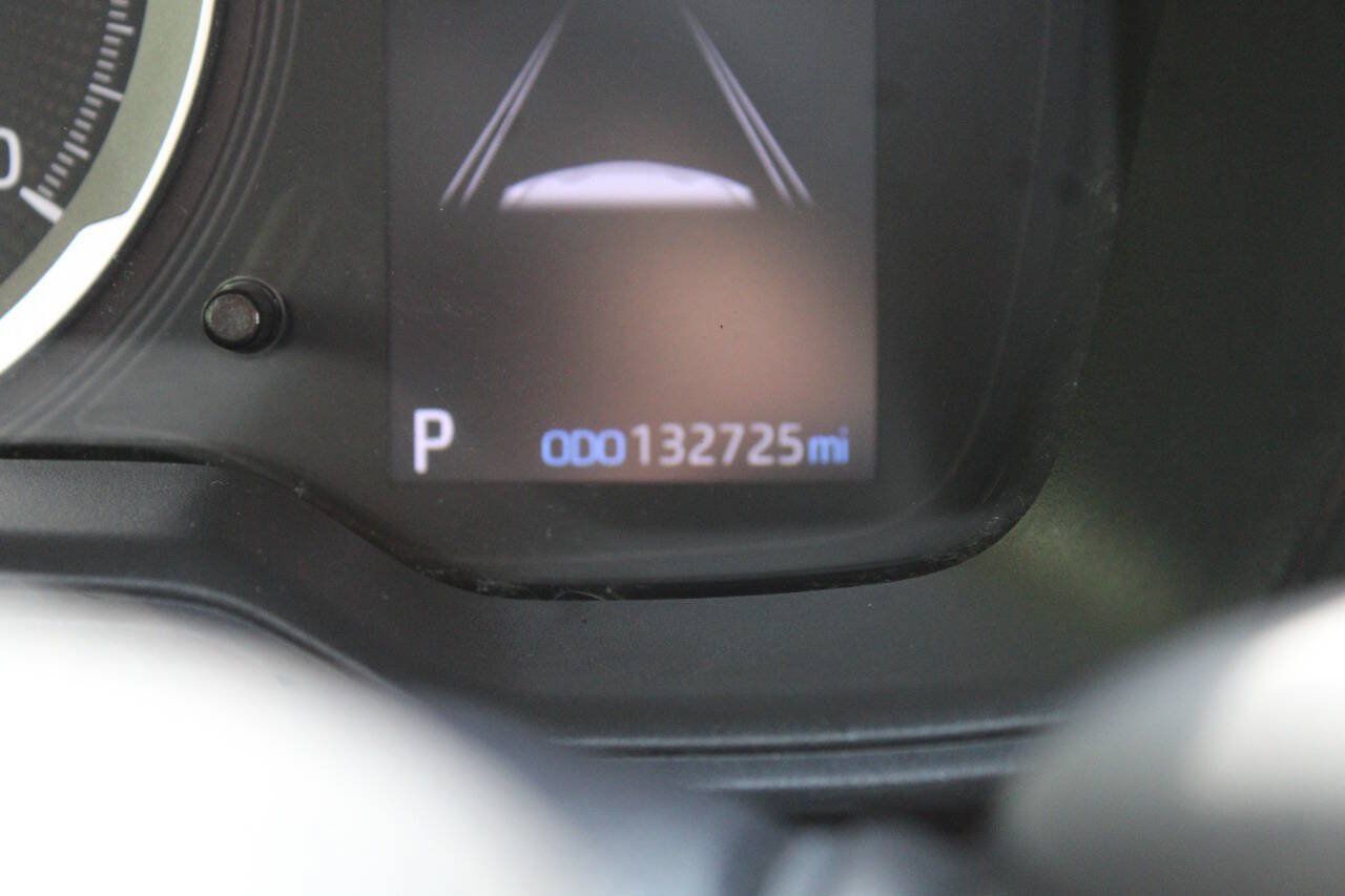 Used 2021 Toyota Corolla LE FWD image 35