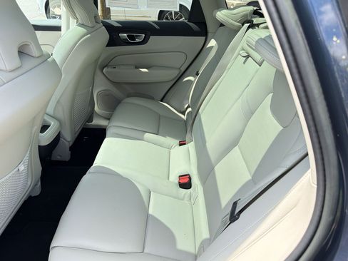 Used 2023 Volvo XC60 B5 Plus image 14