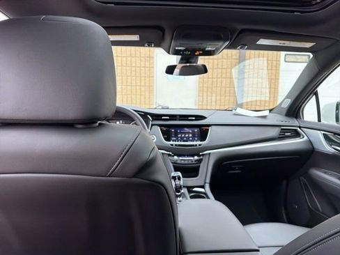 Certified 2025 Cadillac XT5 Premium Luxury image 18