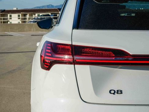 Used 2024 Audi Q8 e-tron Premium Plus w/ Premium Plus Package image 9