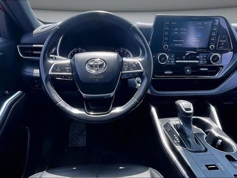 Used 2021 Toyota Highlander XSE FWD image 8