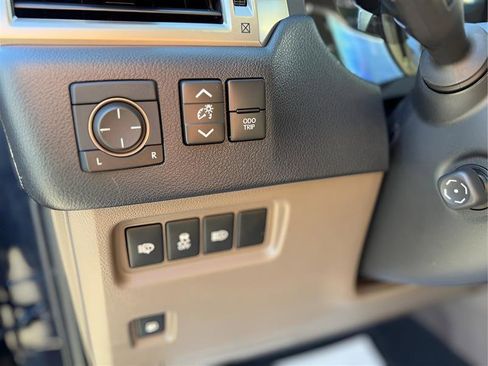Used 2020 Lexus GX 460 Premium w/ Premium Package image 36