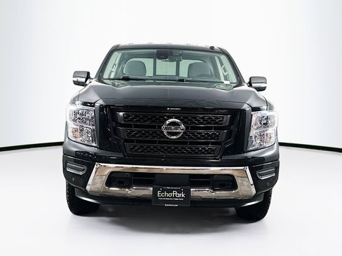 Used 2020 Nissan Titan SV w/ SV Convenience Package image 2