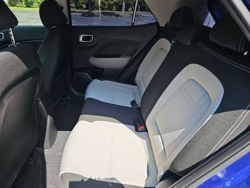 Used 2023 Hyundai Venue SEL FWD image 17