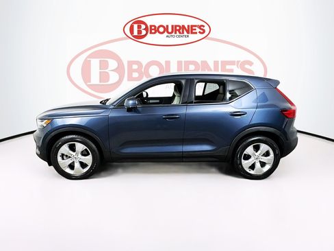 Used 2022 Volvo XC40 T5 Momentum AWD/4WD image 7