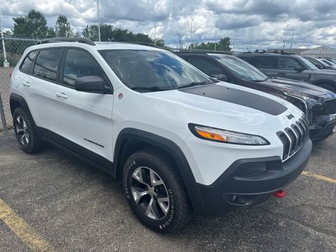 Used 2016 Jeep Cherokee Trailhawk w/ Cold Weather Group AWD/4WD image 25