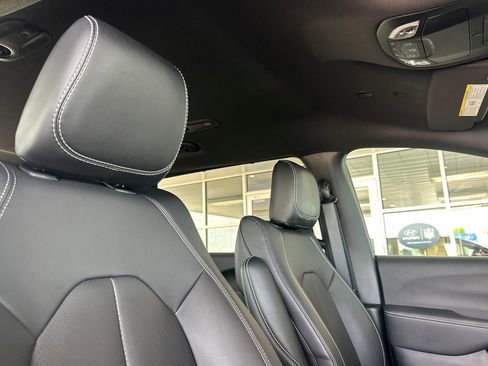 New 2025 Chrysler Voyager LX image 18