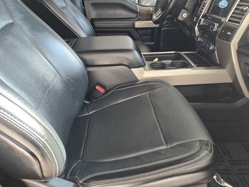 Used 2022 Ford F250 XLT w/ Black Appearance Package image 4