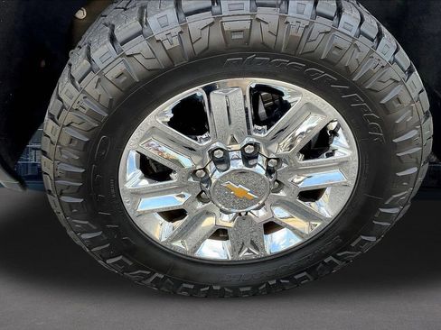 Used 2024 Chevrolet Silverado 2500 High Country w/ High Country Premium Package AWD/4WD image 35