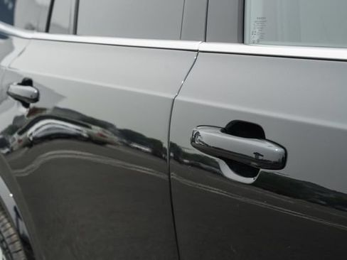 New 2026 Volvo XC90 T8 Plus w/ Protection Package Premier AWD/4WD image 16