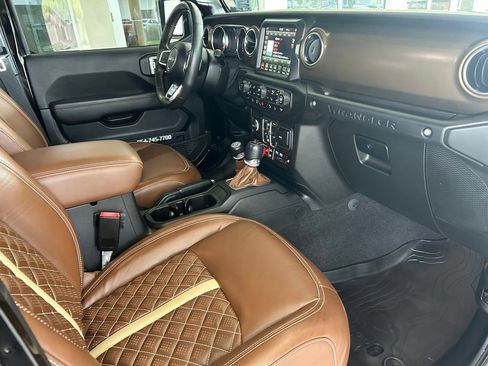 Used 2021 Jeep Wrangler Unlimited Rubicon AWD/4WD image 32