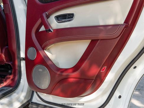 Used 2019 Bentley Bentayga image 38