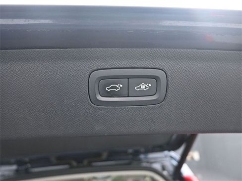 Used 2021 Volvo XC90 T5 Momentum w/ Climate Package image 27