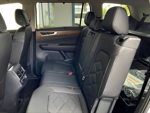 Used 2026 Volkswagen Atlas SE w/ Panoramic Sunroof Package FWD image 19