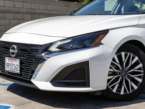 Used 2025 Nissan Altima 2.5 SV FWD image 7