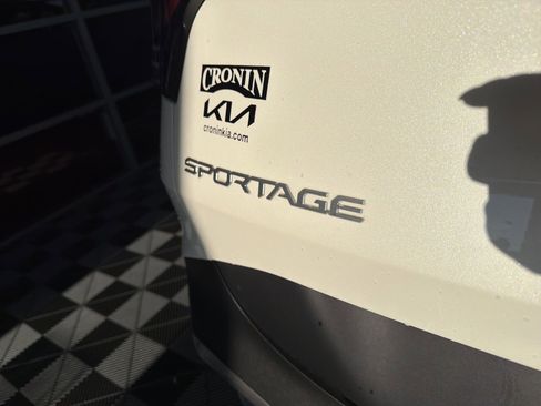 Used 2025 Kia Sportage LX AWD/4WD image 8