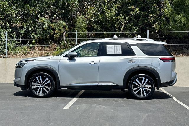 Used 2023 Nissan Pathfinder Platinum FWD image 2