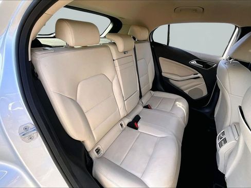 Used 2019 Mercedes-Benz GLA 250 w/ Convenience Package image 17