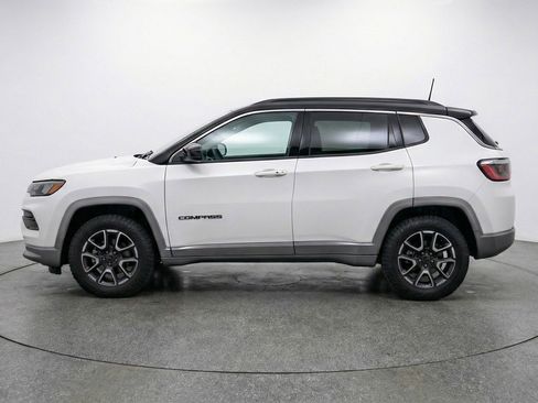 Used 2025 Jeep Compass Trailhawk AWD/4WD image 5