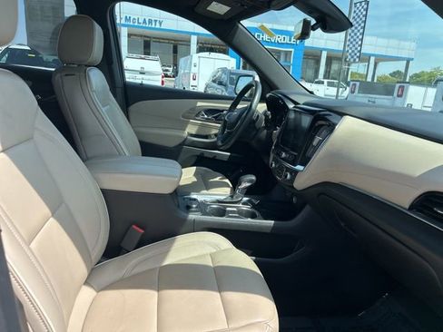 Used 2023 Chevrolet Traverse Premier FWD image 33