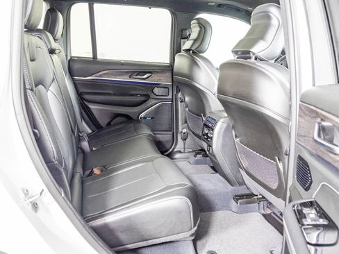 Used 2023 Jeep Grand Cherokee Overland w/ Adv Protech Group III image 39