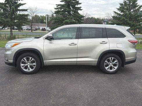 Used 2015 Toyota Highlander XLE AWD/4WD image 4