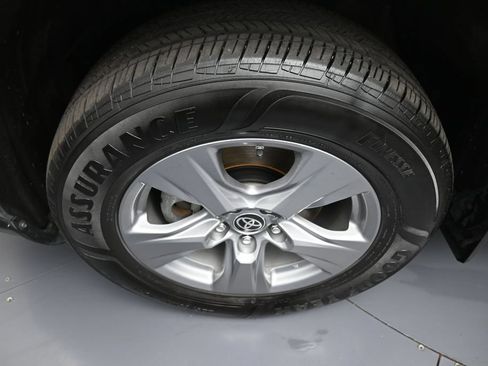 Certified 2022 Toyota RAV4 LE AWD/4WD image 14