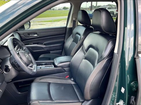 Used 2024 Nissan Pathfinder SL w/ SL Premium Package FWD image 18