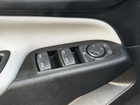 Used 2023 Chevrolet Equinox LS image 17