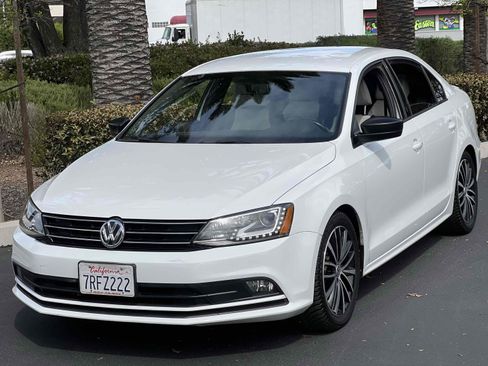 Used 2016 Volkswagen Jetta Sport w/ Lighting Package image 11