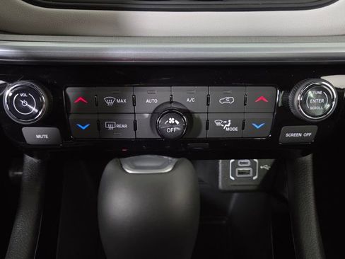 New 2026 Jeep Compass Limited image 24