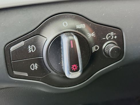 Used 2016 Audi A4 Premium image 17